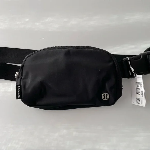 NWT Lululemon Everywhere Belt Bag - Black - Picture 4 of 7